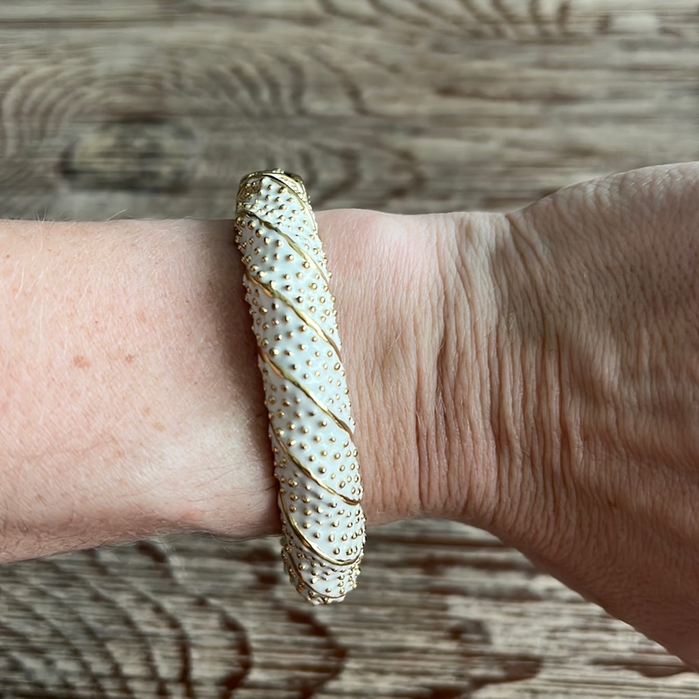 Lilly Pulitzer white enamel and gold clasp bracelet